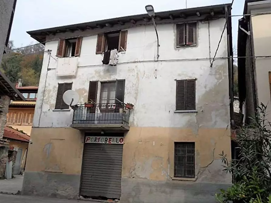 Immagine 16 di Appartamento in vendita  in Via Ventiquattro Maggio  18 - 21030 Cuveglio (VA) a Cuveglio