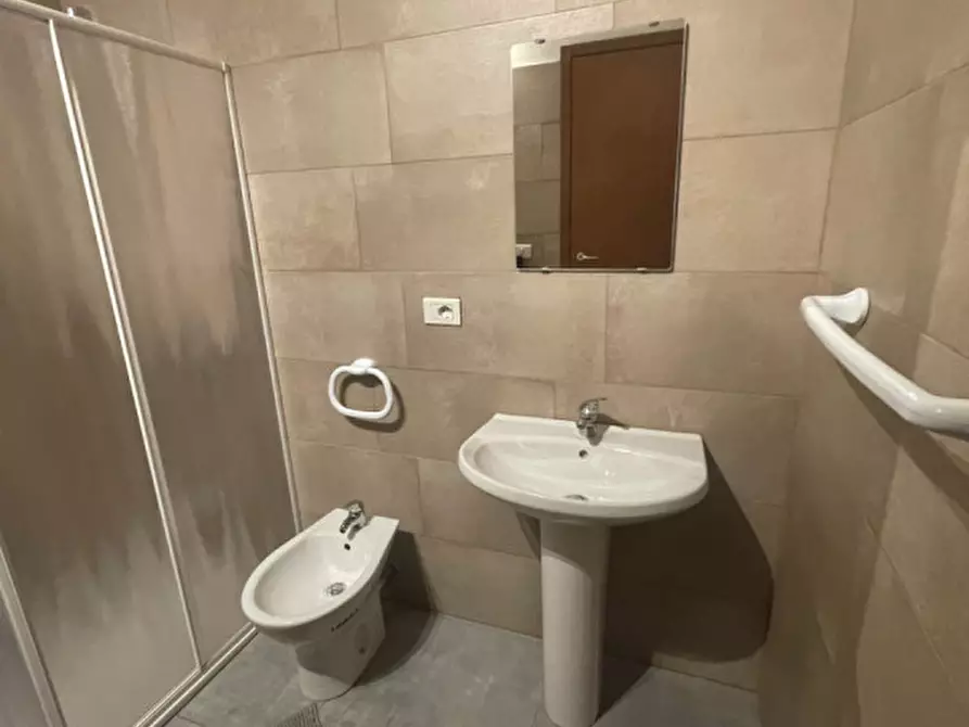 Immagine 9 di Camera in affitto  in Via San Giacomo a Bologna