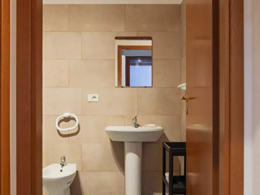 Immagine 25 di Camera in affitto  in Via San Giacomo a Bologna