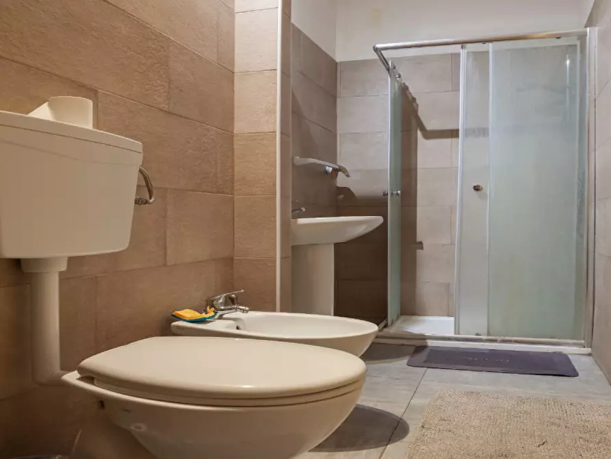 Immagine 10 di Camera in affitto  in Via San Giacomo a Bologna