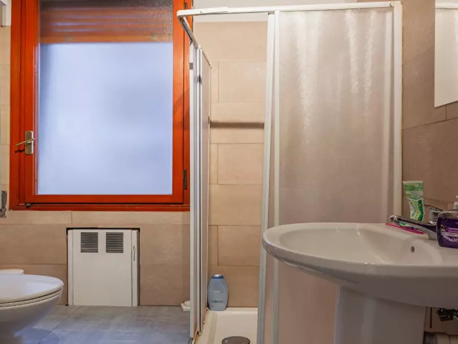 Immagine 14 di Camera in affitto  in Via San Giacomo a Bologna