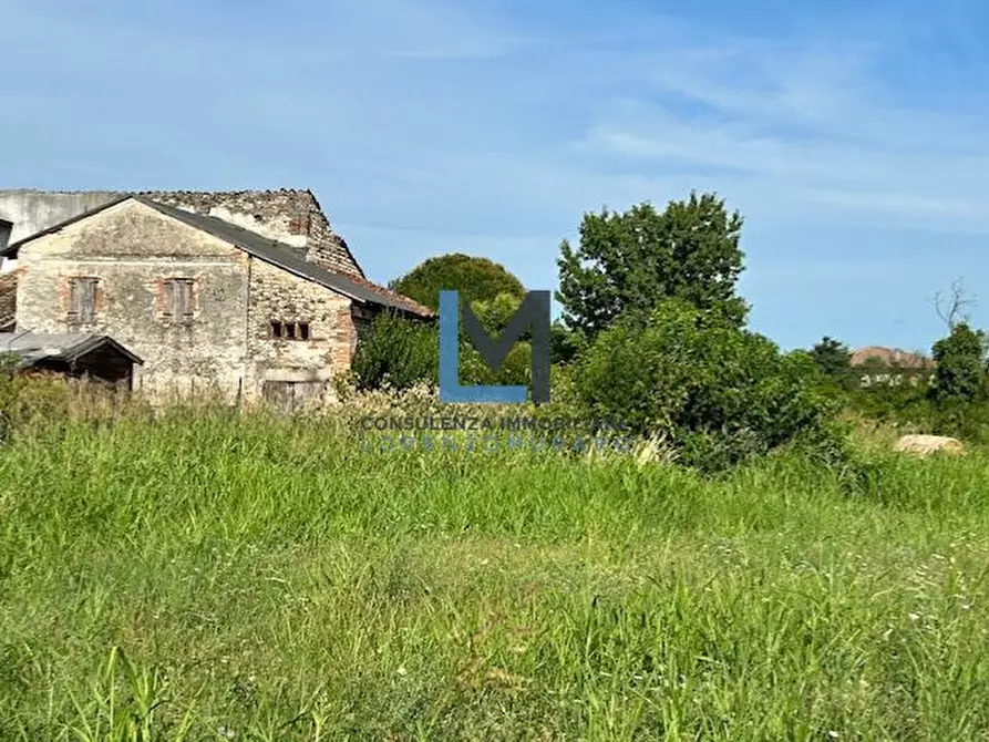 Immagine 2 di Terreno in vendita  a Montebelluna