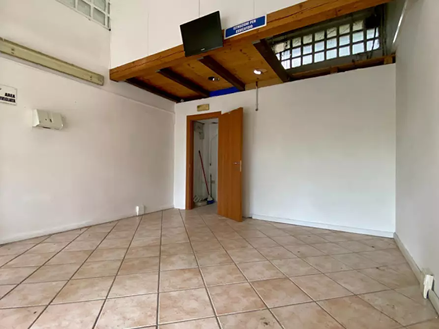 Immagine 2 di Negozio in vendita  in Via Sebastiano Caboto a Vicenza