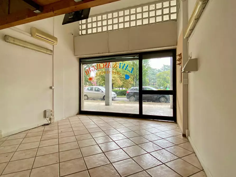 Immagine 4 di Negozio in vendita  in Via Sebastiano Caboto a Vicenza