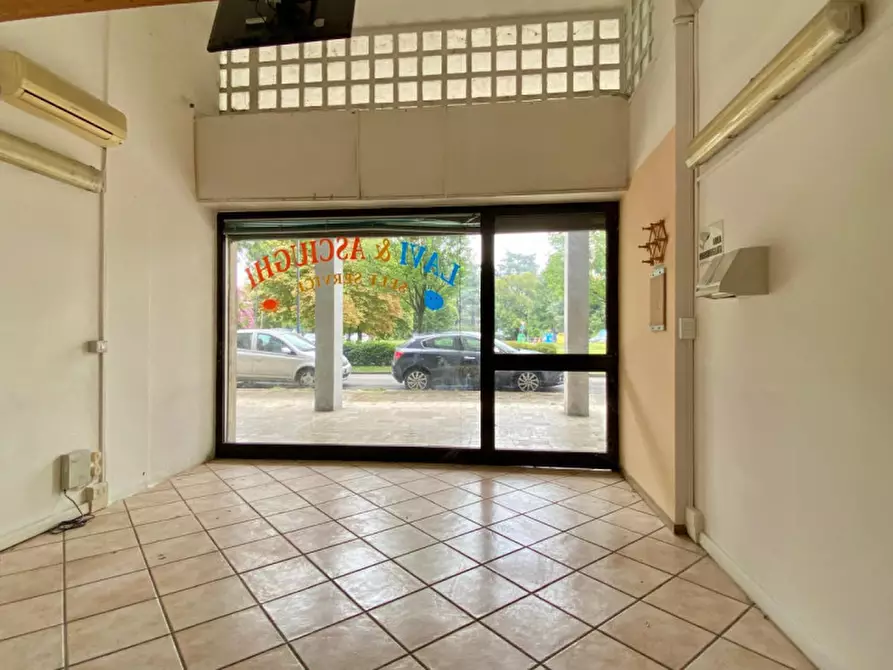 Immagine 5 di Negozio in vendita  in Via Sebastiano Caboto a Vicenza