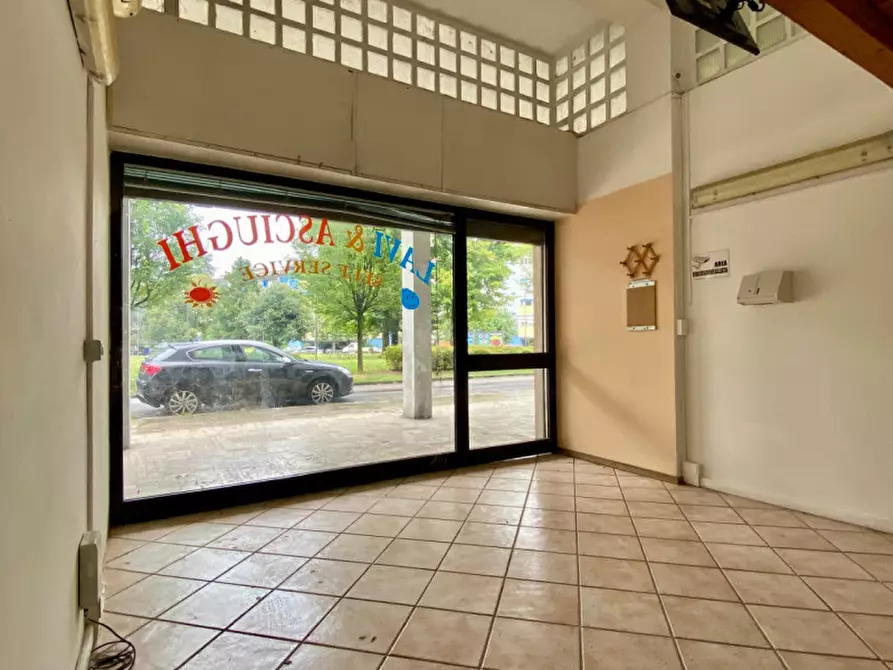 Immagine 6 di Negozio in vendita  in Via Sebastiano Caboto a Vicenza
