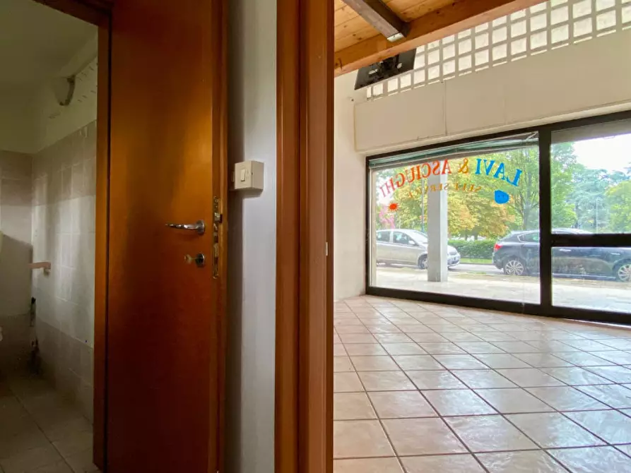 Immagine 7 di Negozio in vendita  in Via Sebastiano Caboto a Vicenza