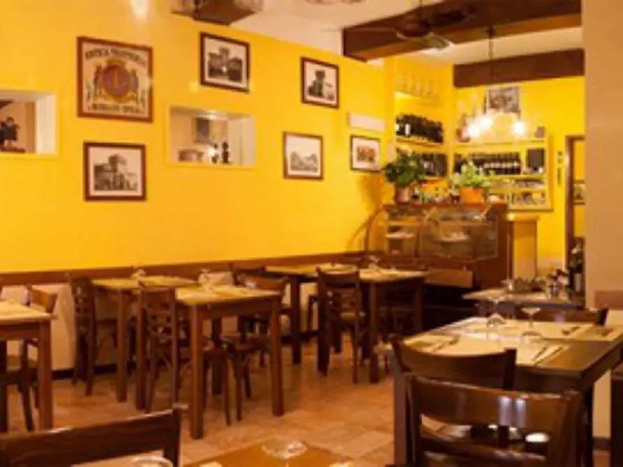 Immagine 4 di Attività commerciale in vendita  in Via Broccaindosso a Bologna