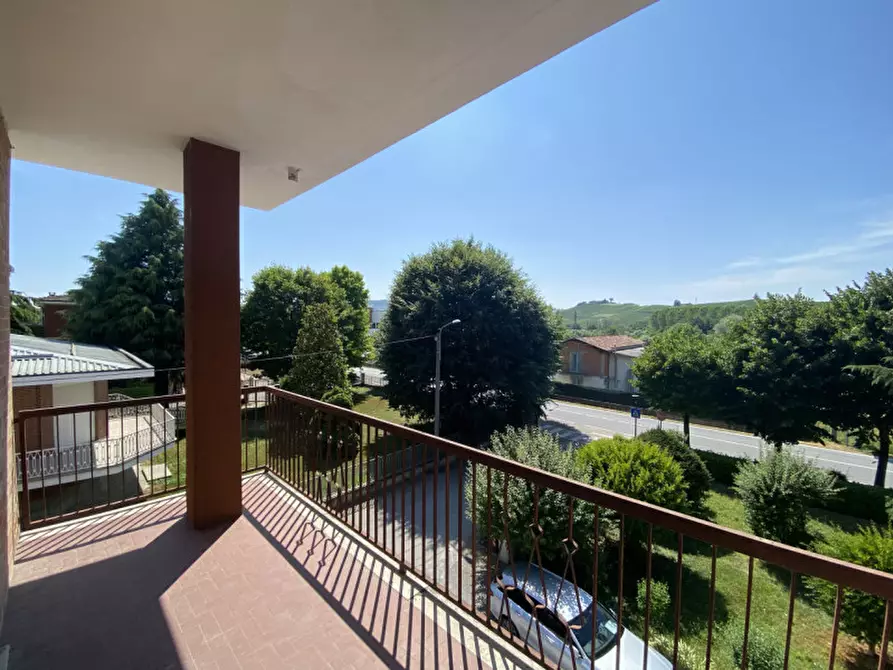 Immagine 1 di Appartamento in vendita  in Via delle Rose a Grinzane Cavour