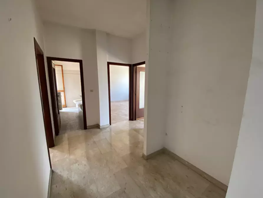 Immagine 11 di Appartamento in vendita  in Via delle Rose a Grinzane Cavour