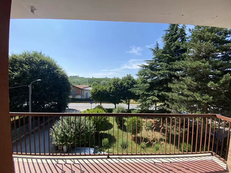 Immagine 12 di Appartamento in vendita  in Via delle Rose a Grinzane Cavour