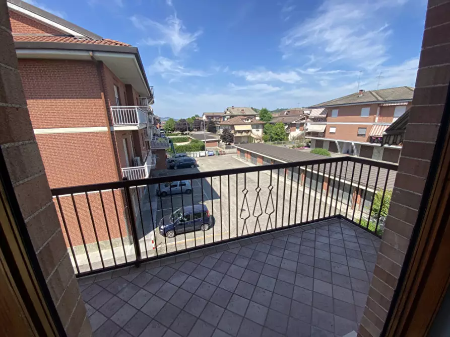 Immagine 14 di Appartamento in vendita  in Via delle Rose a Grinzane Cavour