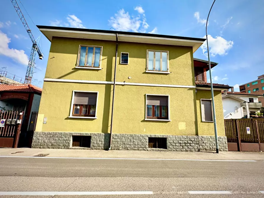 Immagine 1 di Villa in vendita  in VIA GIROTTI 7 BAREGGIO a Bareggio