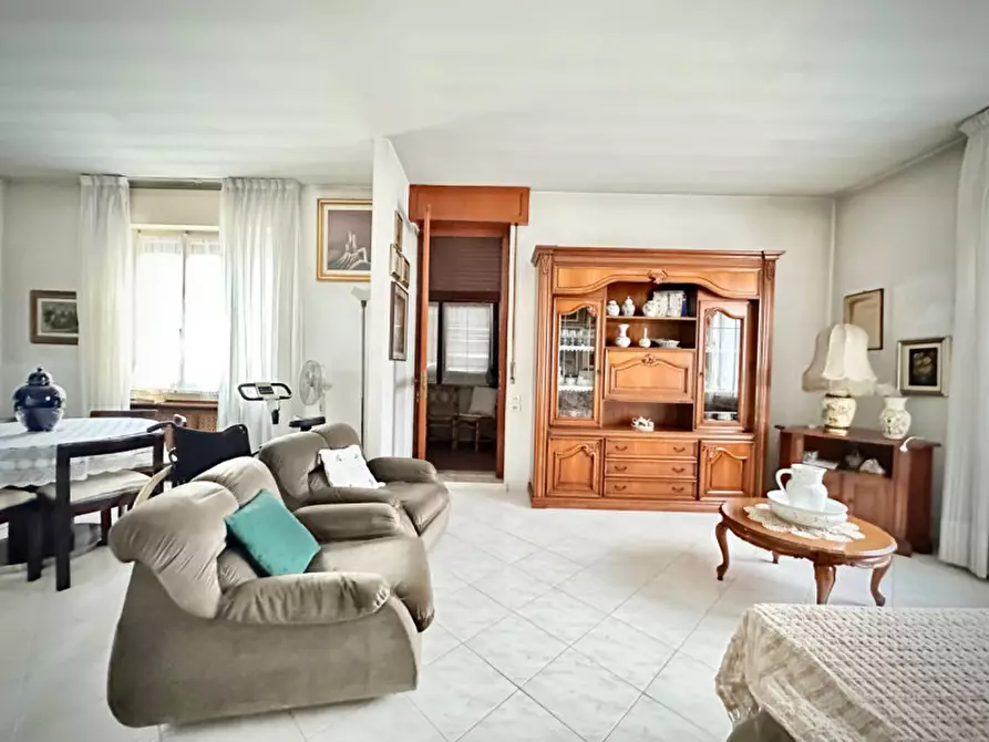 Immagine 2 di Villa in vendita  in VIA GIROTTI 7 BAREGGIO a Bareggio