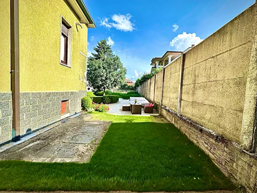 Immagine 3 di Villa in vendita  in VIA GIROTTI 7 BAREGGIO a Bareggio