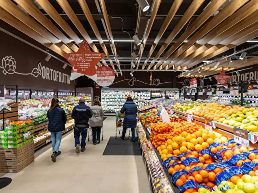 Immagine 1 di Negozio in vendita  in viale porta po a Rovigo