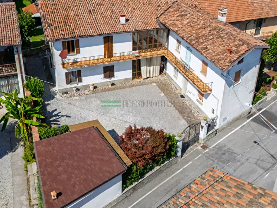 Immagine 2 di Casa trifamiliare in vendita  in Via Alessandro Manzoni a Passirano