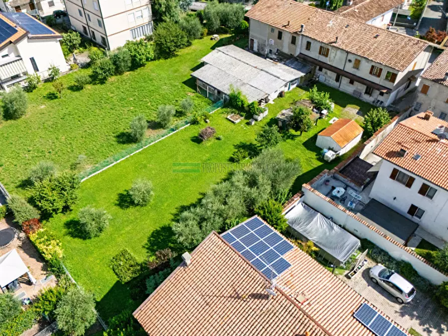 Immagine 3 di Casa trifamiliare in vendita  in Via Alessandro Manzoni a Passirano