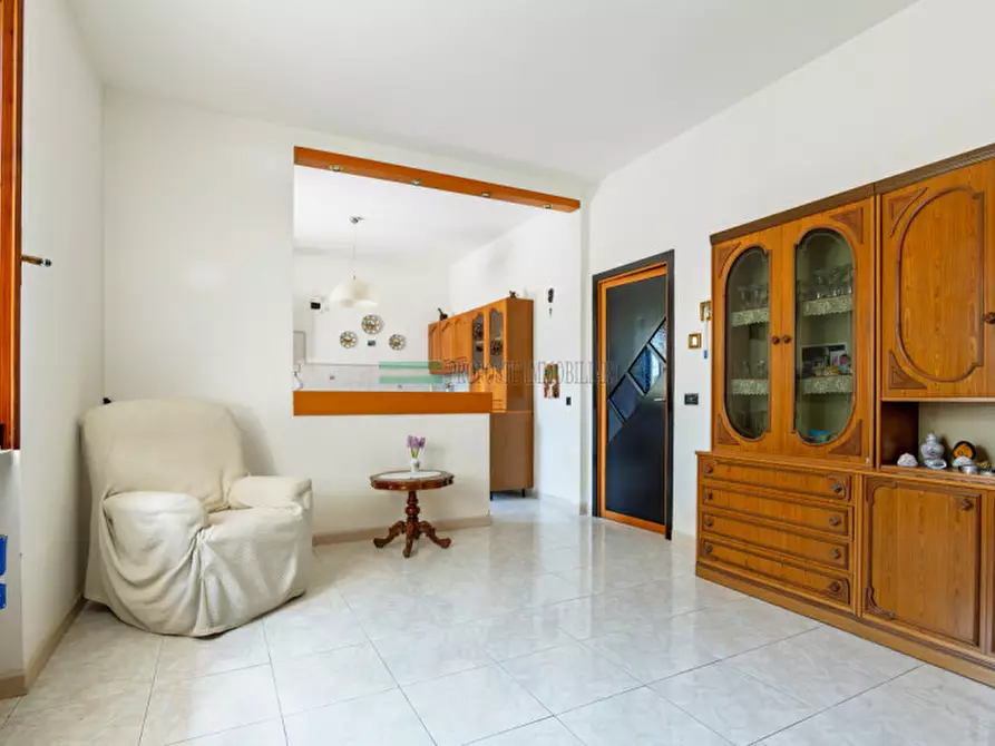 Immagine 5 di Casa trifamiliare in vendita  in Via Alessandro Manzoni a Passirano