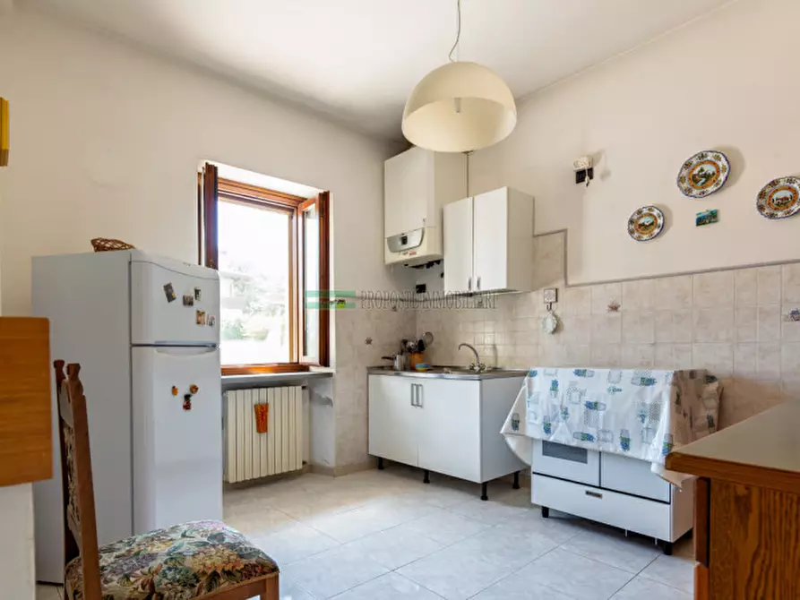 Immagine 7 di Casa trifamiliare in vendita  in Via Alessandro Manzoni a Passirano