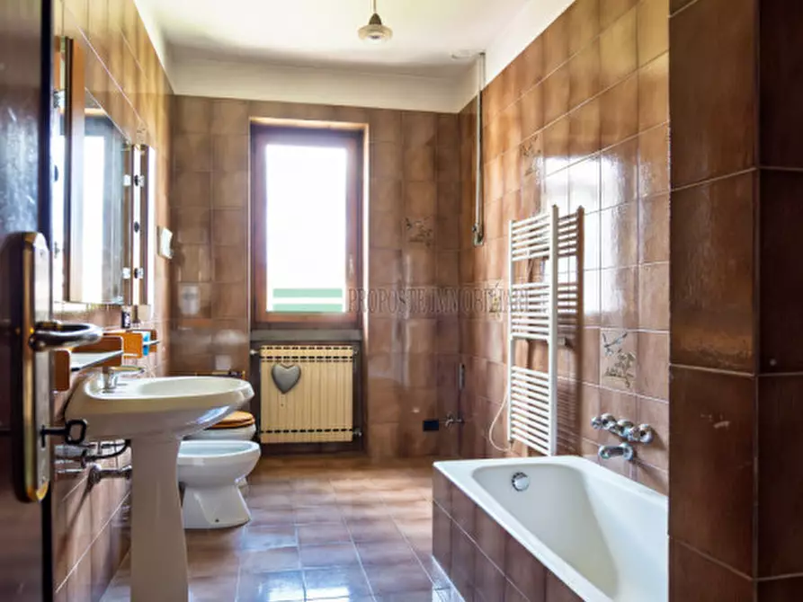 Immagine 30 di Casa trifamiliare in vendita  in Via Alessandro Manzoni a Passirano