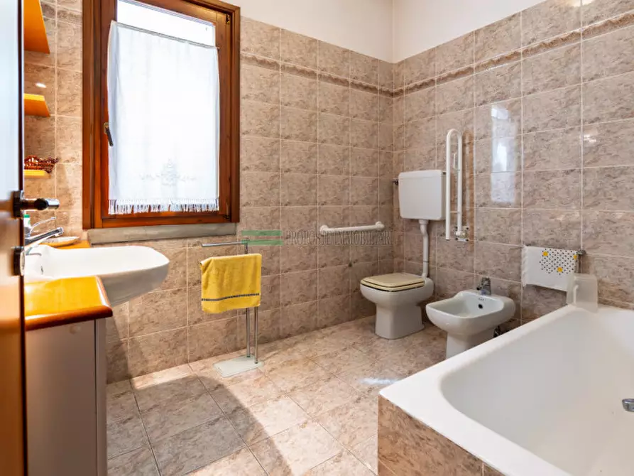 Immagine 36 di Casa trifamiliare in vendita  in Via Alessandro Manzoni a Passirano