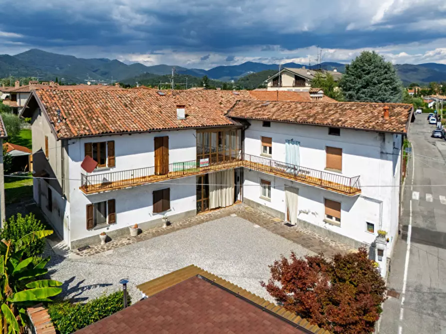 Immagine 39 di Casa trifamiliare in vendita  in Via Alessandro Manzoni a Passirano