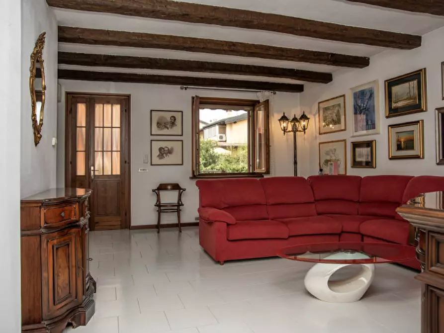 Immagine 1 di Villa in vendita  in Via Carlo Casalegno a Bussolengo