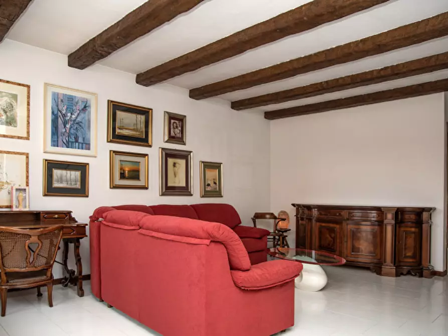 Immagine 2 di Villa in vendita  in Via Carlo Casalegno a Bussolengo