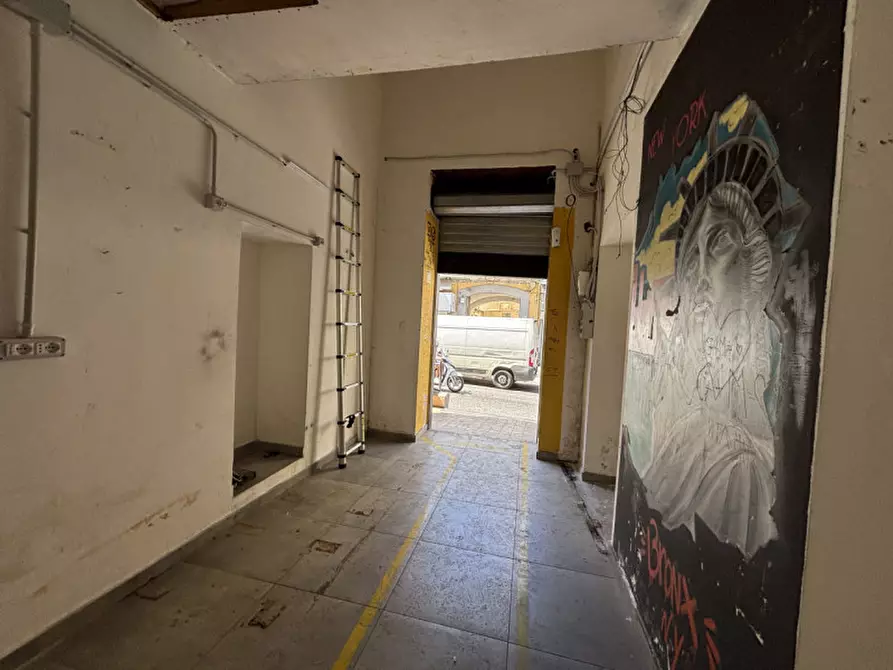 Immagine 1 di Negozio in affitto  in VIA CIRCUMVALLAZIONE a Torre Del Greco