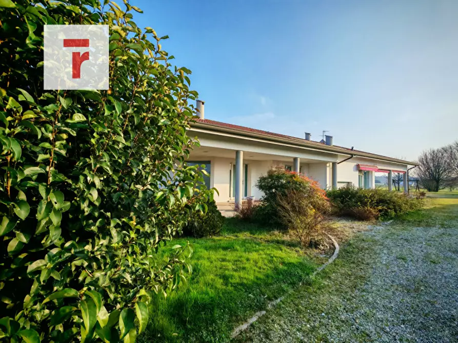 Immagine 1 di Villa in vendita  in Via Torino a Legnaro