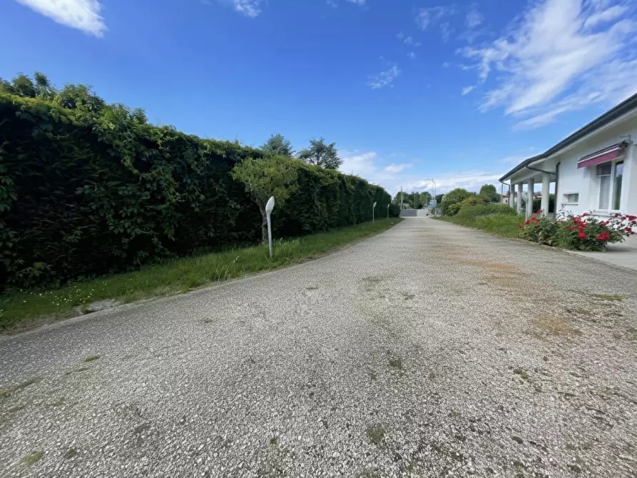 Immagine 1 di Villa in vendita  in Via Torino a Legnaro