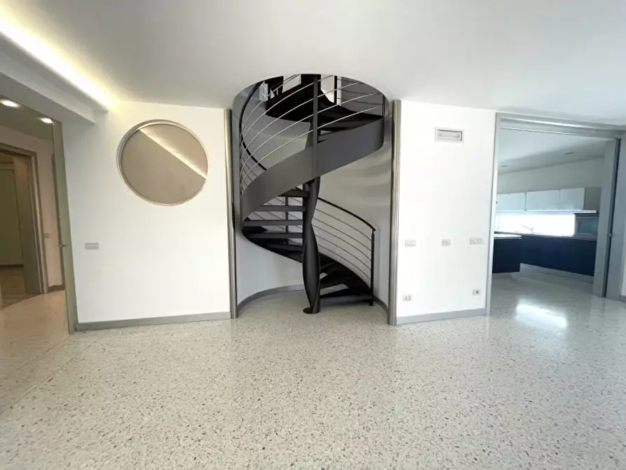 Immagine 2 di Villa in vendita  in Via Roma a Legnaro