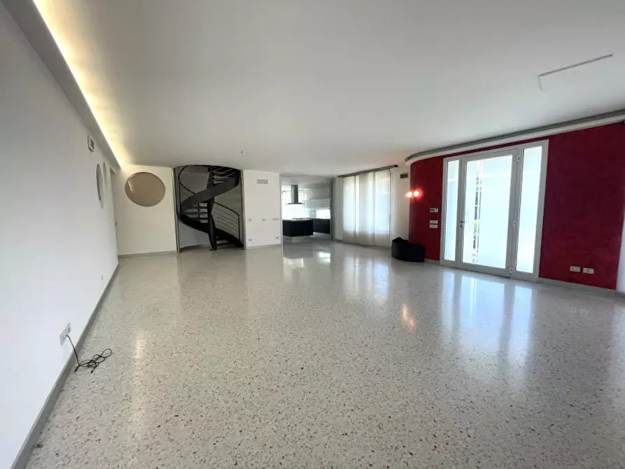 Immagine 3 di Villa in vendita  in Via Roma a Legnaro