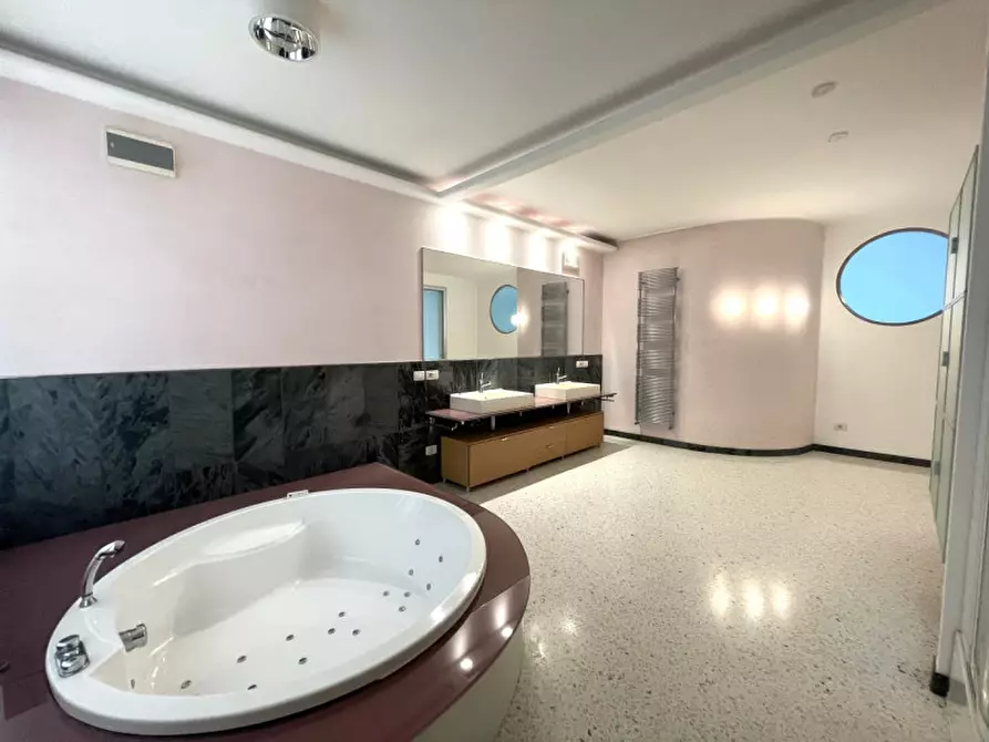 Immagine 21 di Villa in vendita  in Via Roma a Legnaro