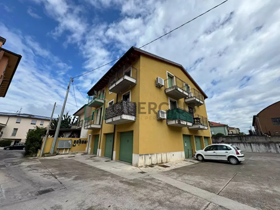 Immagine 2 di Appartamento in vendita  in Piazza Vittorio Veneto a Caldiero