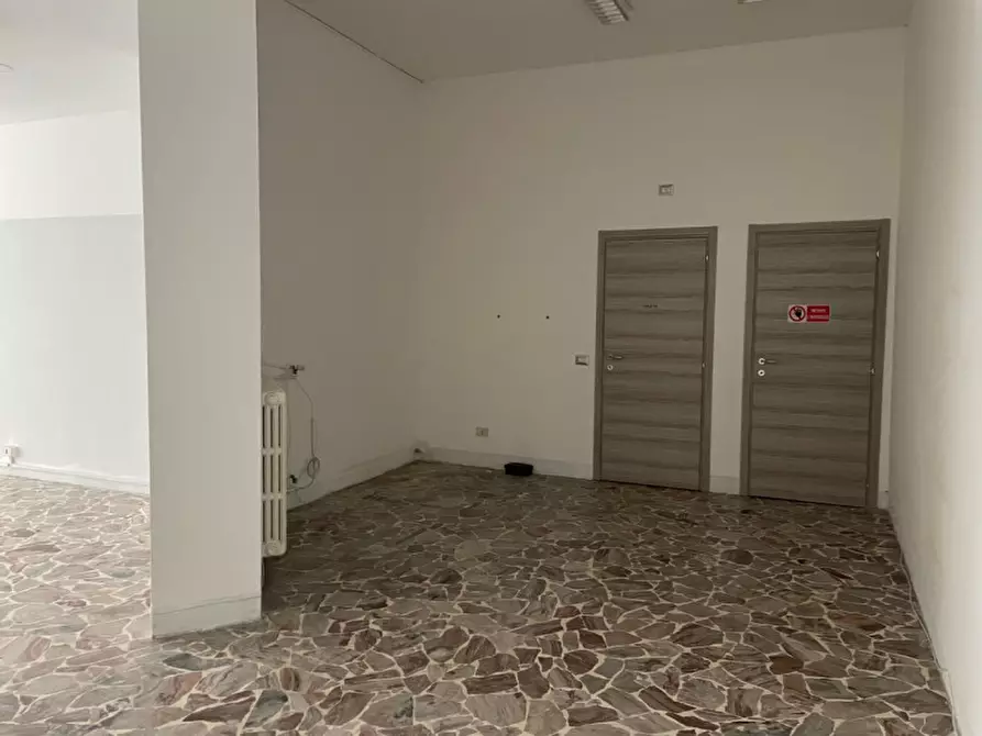 Immagine 10 di Negozio in affitto  in Via Aravecchia 17 a Sassuolo