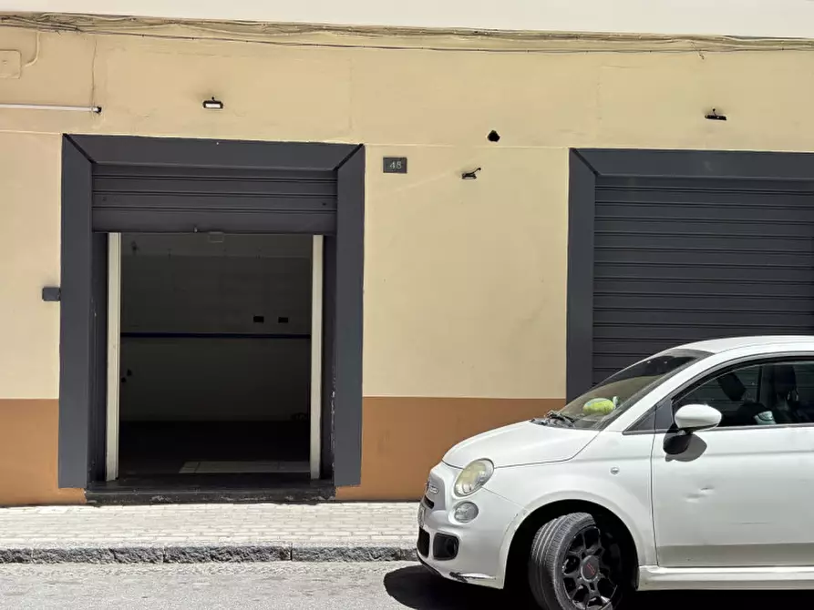 Immagine 7 di Negozio in affitto  in Via Martiri d'Africa n°48 a Torre Del Greco