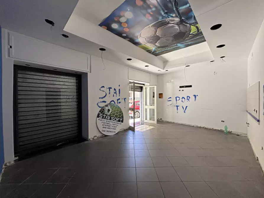 Immagine 8 di Negozio in affitto  in Via Martiri d'Africa n°48 a Torre Del Greco