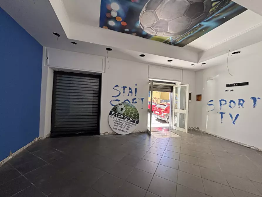 Immagine 13 di Negozio in affitto  in Via Martiri d'Africa n°48 a Torre Del Greco