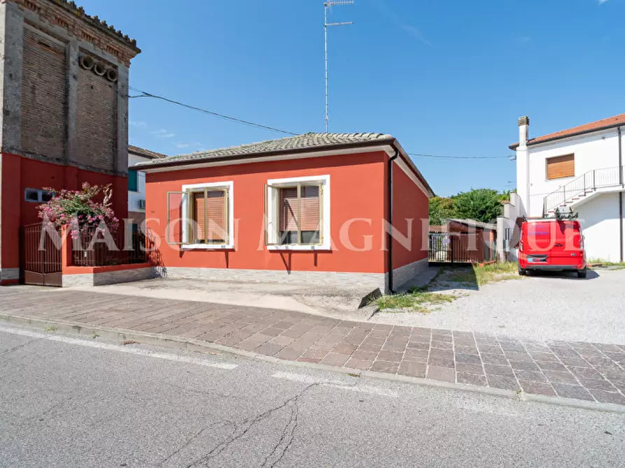 Immagine 1 di Casa indipendente in vendita  in Via Giuseppe Mazzini a Mesola