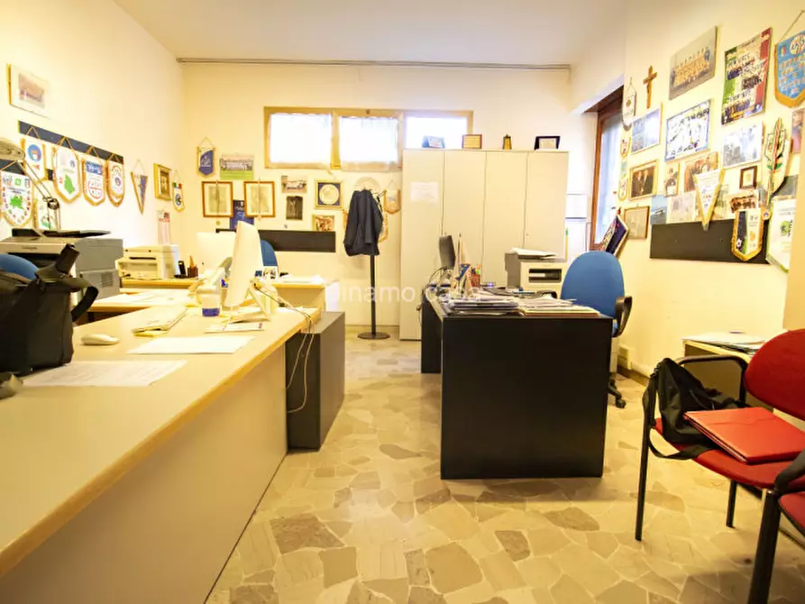 Immagine 9 di Ufficio in vendita  a Prato