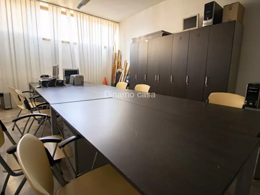 Immagine 16 di Ufficio in vendita  a Prato