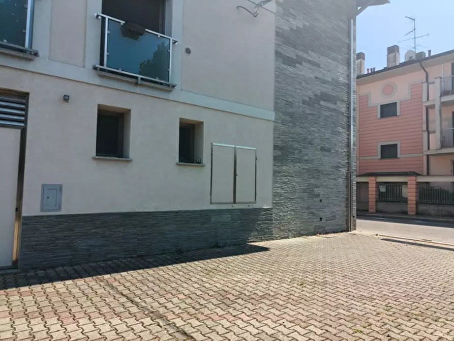 Immagine 3 di Laboratorio in vendita  in Via M. Santini a Parabiago