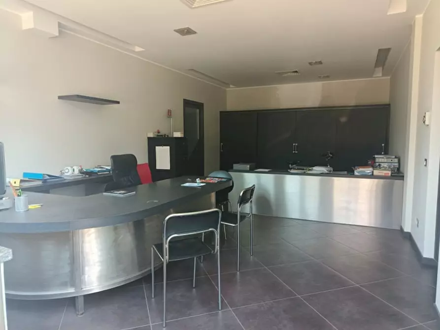 Immagine 4 di Laboratorio in vendita  in Via M. Santini a Parabiago