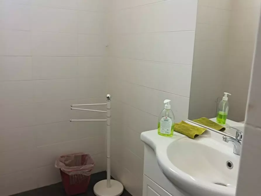 Immagine 6 di Laboratorio in vendita  in Via M. Santini a Parabiago