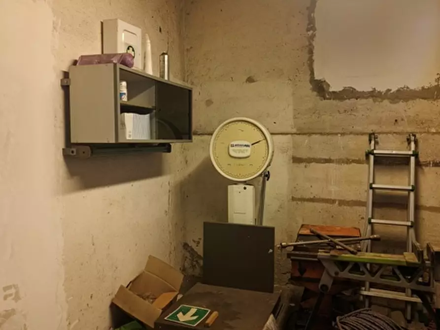 Immagine 11 di Laboratorio in vendita  in Via M. Santini a Parabiago