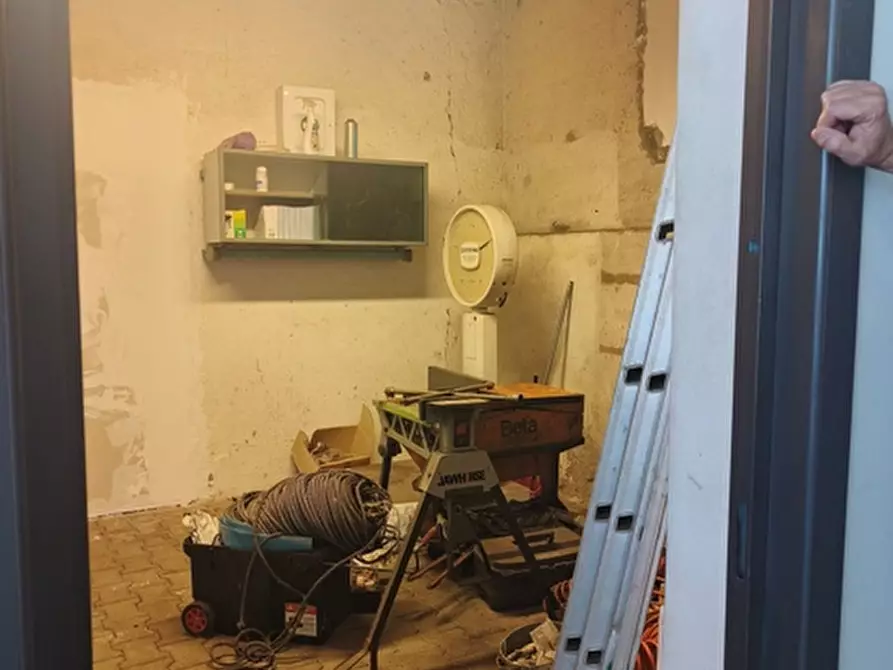 Immagine 12 di Laboratorio in vendita  in Via M. Santini a Parabiago