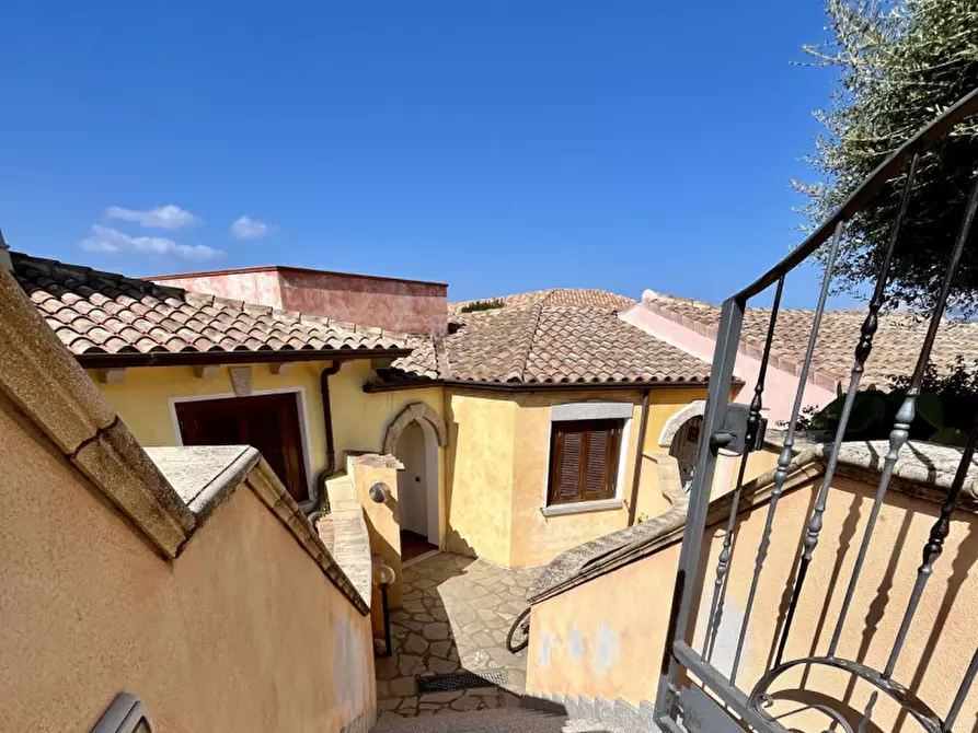 Immagine 39 di Villetta a schiera in vendita  in VIA DELLA PEONI a Olbia