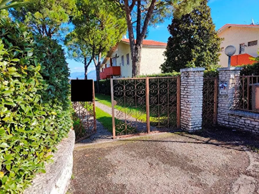 Immagine 2 di Villa in vendita  in VIA PARINI 5 a Peschiera Del Garda